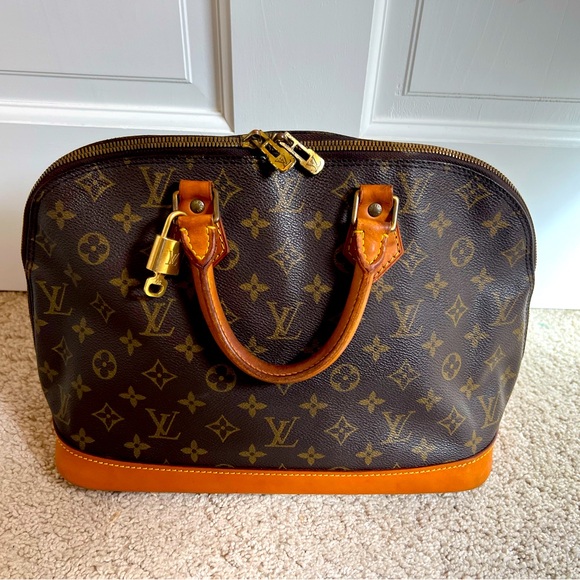 Louis Vuitton Monogram Alma handbag with bonus wallet! - Picture 3 of 15